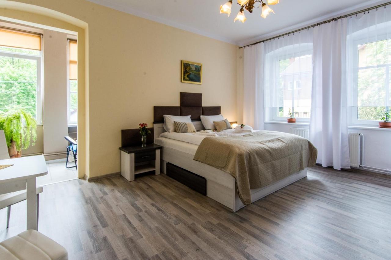 Apartamenty Izerskie - Ul. Wczasowa 8 Świeradów-Zdrój Esterno foto
